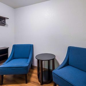 Deluxe King Room Non-Smoking